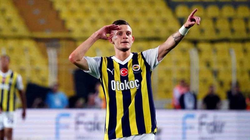 Fenerbahçe'de 11 isimle yollar ayrılıyor: İşte o isimler... 12